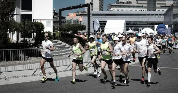 Maraton skąd nazwa? Odkryj fascynującą historię i legendę Pheidippidesa